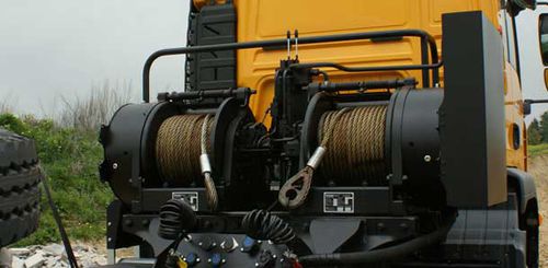 Treuil forestier hydraulique - Pfanzelt Maschinenbau GmbH - monté sur tracteur