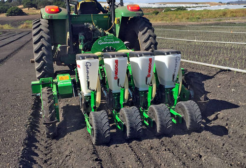 Semoir de précision pneumatique - Gamma - SFOGGIA Agriculture Division S.r.l. - monté sur tracteur / pliable / avec dépôt d'engrais