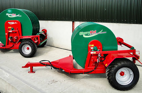 Enrouleur pour épandage de lisier à entraînement hydraulique - SlurryKat Ltd. - traîné