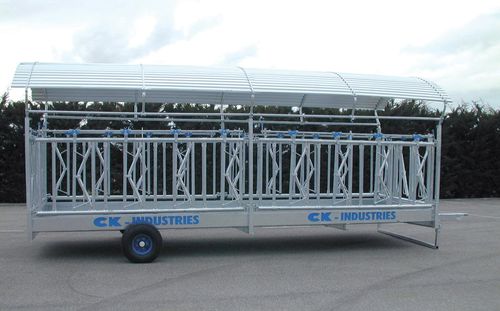 Râtelier pour bovins - 50658  - CK Industries - multi-accès / monté sur remorque / avec toit