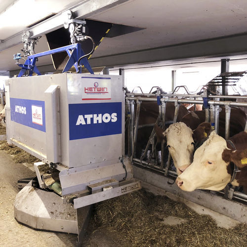 Robot d'alimentation pour bovins - ATHOS - HETWIN Automation Systems GmbH - avec lame repousse fourrage / guidé par rail