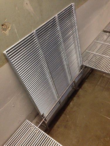 Caillebotis en métal - Leenders Roosters BV - pour bâtiment agricole / hygiénique