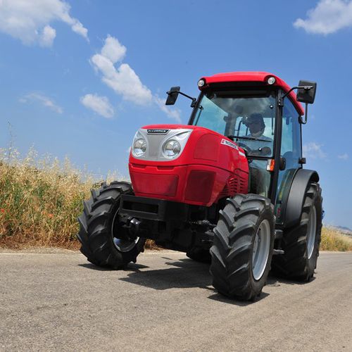 Tracteur étroit - F series - McCormick USA - powershuttle / avec cabine / avec attelage trois points