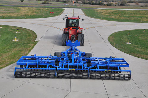 Cultivateur traîné - 7800 series - Landoll Corporation - avec rouleau / pliable
