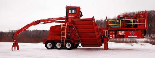 Broyeur de branches monté sur camion - 2455  - Morbark, Inc. - à moteur thermique / pour écorce