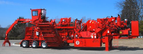 Broyeur de branches monté sur camion - 2755  - Morbark, Inc. - à moteur thermique / avec grue