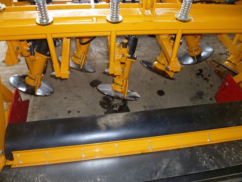 Ramasseuse d'oignons - Samon bv - montée sur tracteur / à plusieurs rangées / effeuilleuse