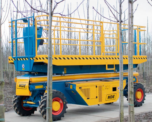Chariot de récolte pour élagage - 600 - MDE Machinebouw bv - automoteur / à hauteur réglable