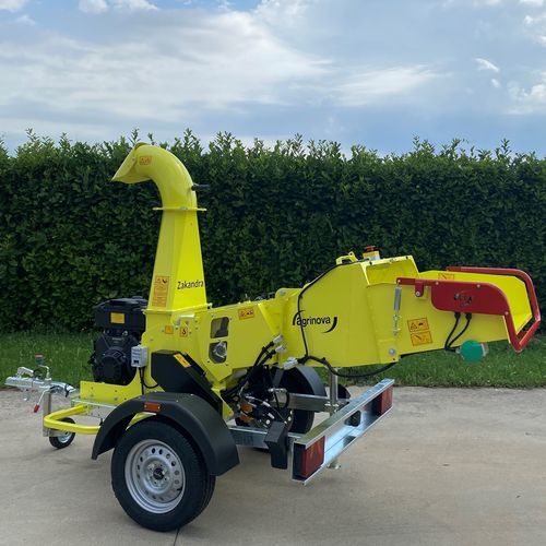 Broyeur de branches tracté - Zakandra - AGRINOVA Srl - à roues / à moteur thermique