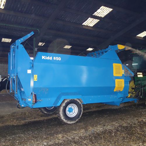 Pailleuse traînée - 450 - KIDD FARM MACHINERY LTD - pour paillage / pour alimentation / pour balle ronde