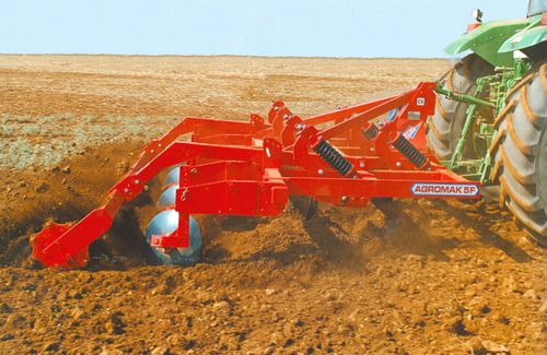 Cultivateur porté - AGROMAK 5F series - MAQUINARIA AGRICOLA SEGUES, SL - avec attelage trois points / avec rouleau / pliable