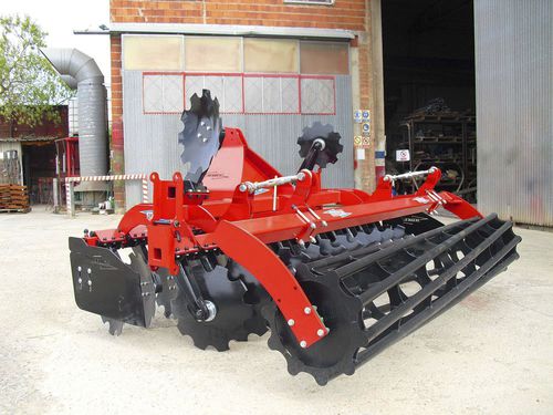 Déchaumeur à disques monté - DISCSEG - MAQUINARIA AGRICOLA SEGUES, SL - 2 sections / à réglage hydraulique / avec attelage trois points