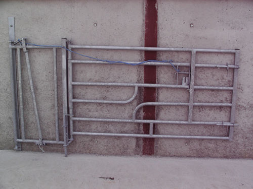 Barrière d'élevage - O'Donnell Engineering - pour stabulation / pour vaches / pour veaux