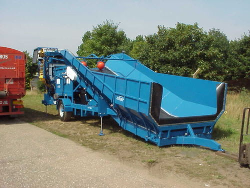 Chargeur-nettoyeur de pommes de terre - Niagri Engineering - de légumes / traîné