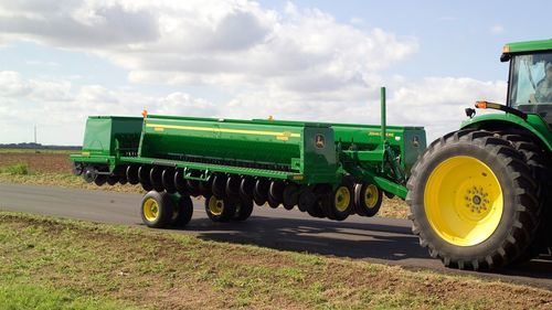 Semoir en ligne mécanique - 455 - John Deere Forestry - à disque / pliable / avec dépôt d'engrais