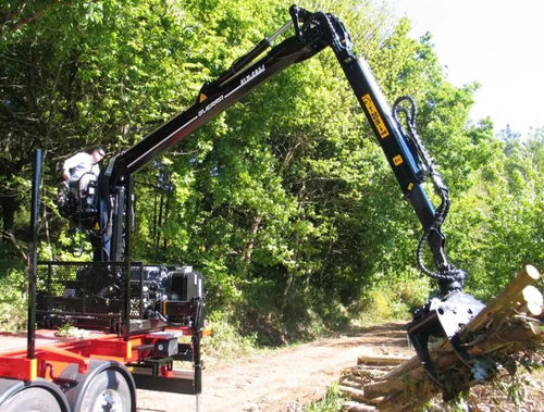 Grue forestière montée sur camion - 81N series - Industrias Guerra S.A. - à flèche articulée