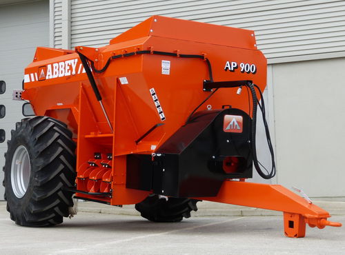 Épandeur de fumier traîné - AP900,AP1100 - Abbey Machinery Ltd. - à hérissons horizontaux / à 1 essieu