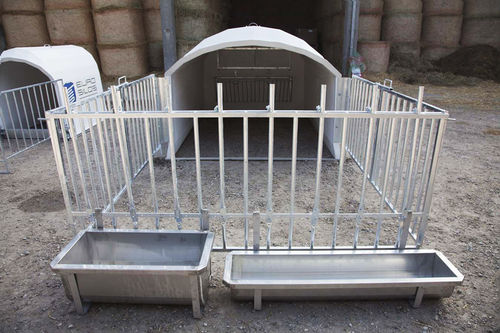 Niche d'élevage - 5 PLACES - Siosfrance - pour veaux / collective / en plastique