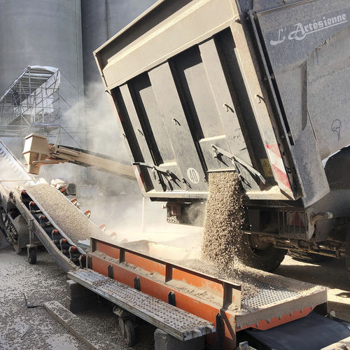 Convoyeur pour céréales - SAUTEC - pour engrais / à bande / flexible