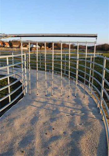 Marcheur pour chevaux rond - Texas Fence - Molenkoning BV - avec clôture