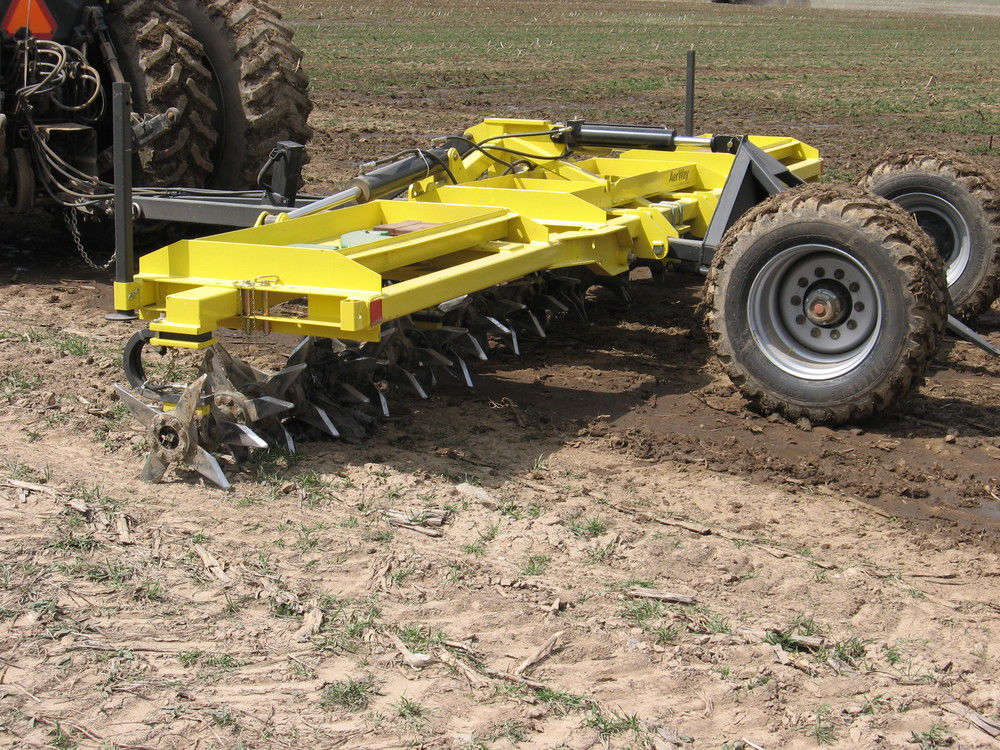 Towed soil aerator CFLEX Salford Group Inc. folding