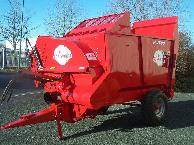 Towed straw blower P 4500 Atelier 3T feeding / for round bales / for feed
