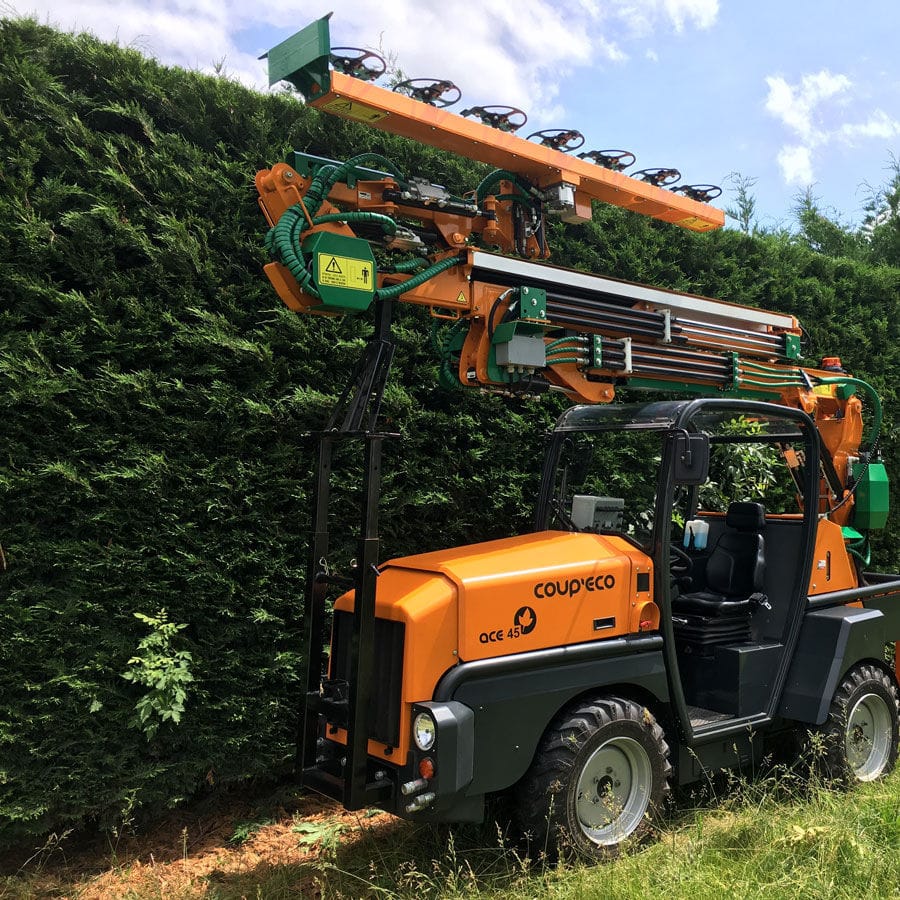 Hydraulic hedge trimmer GALAX 6000 ACE 45 COUP'ECO mounted