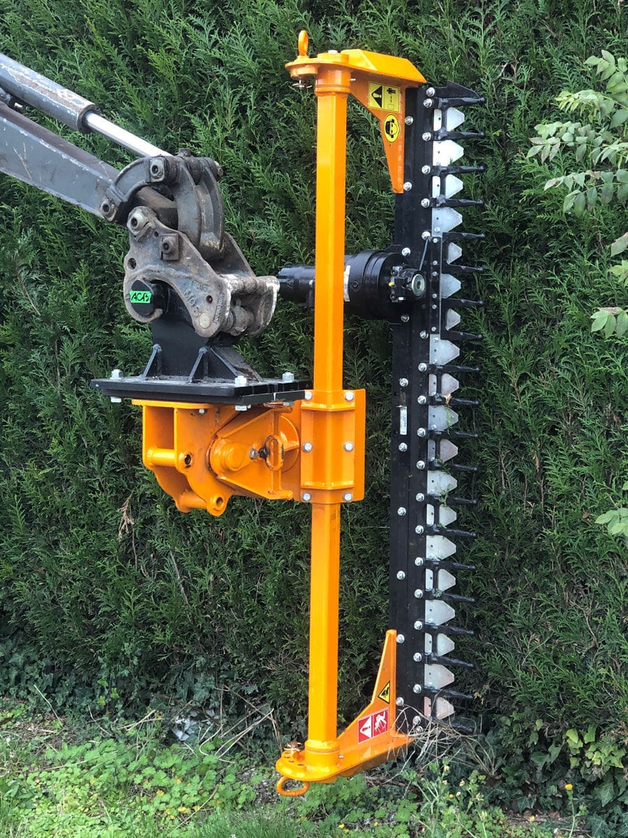 Hydraulic hedge trimmer METEOR P260 COUP'ECO mounted