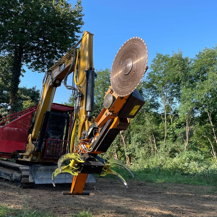 Hydraulic hedge trimmer METEOR P180 COUP'ECO mounted