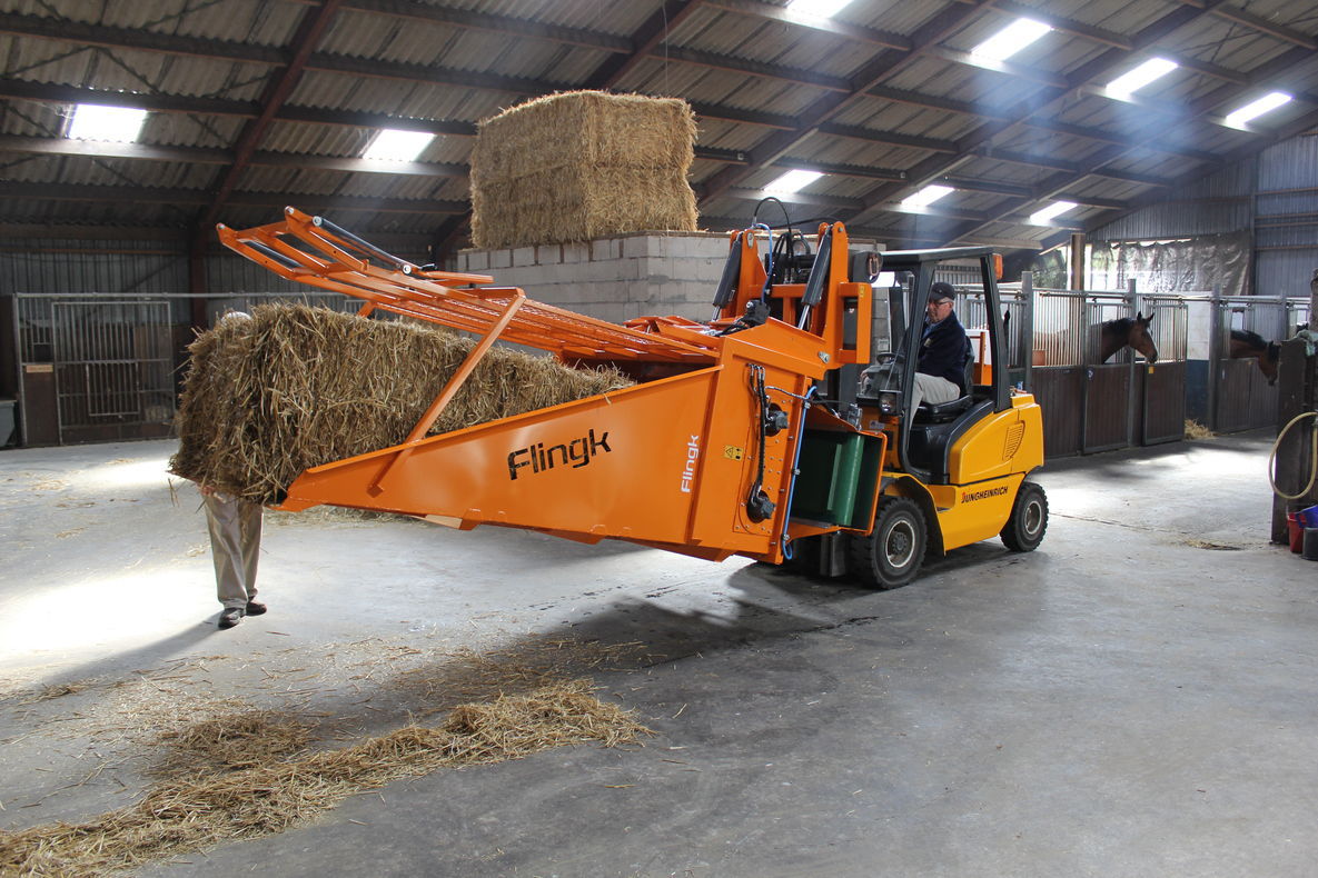 Mounted straw spreader SVV series Flingk Machinebouw B.V. for