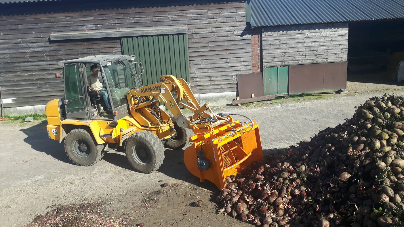 Beet cleanerloader BRS Series Flingk Machinebouw B.V. mounted