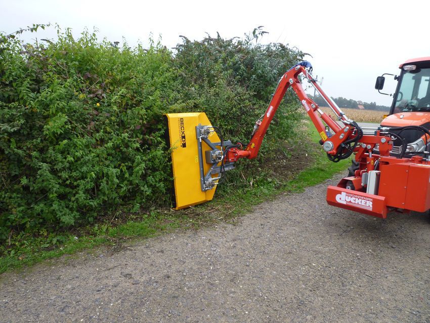 Hydraulic hedge cutter HS 130 HR Gerhard DÜCKER GmbH & Co. KG mounted