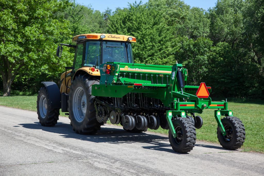 Mechanical seed drill 3P806NT Great Plains Manufacturing Inc