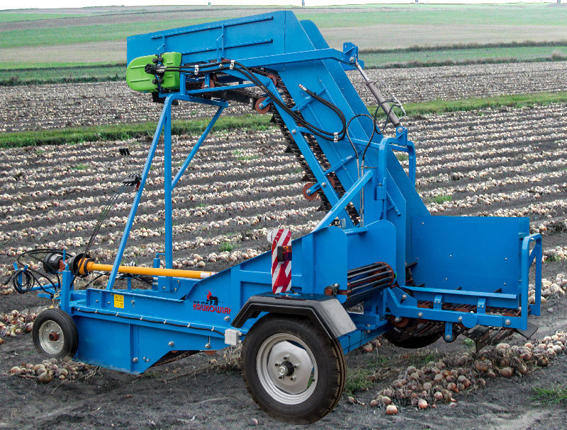 Onion harvester Z437 K.F.M.R. Sp. z o.o. "KRUKOWIAK" tractormounted