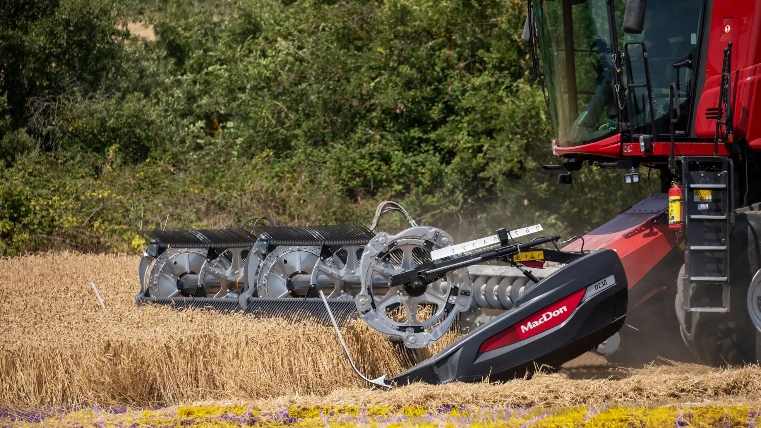 Cereal harvesting header D2 Series MacDon Europe GmbH bean / pea