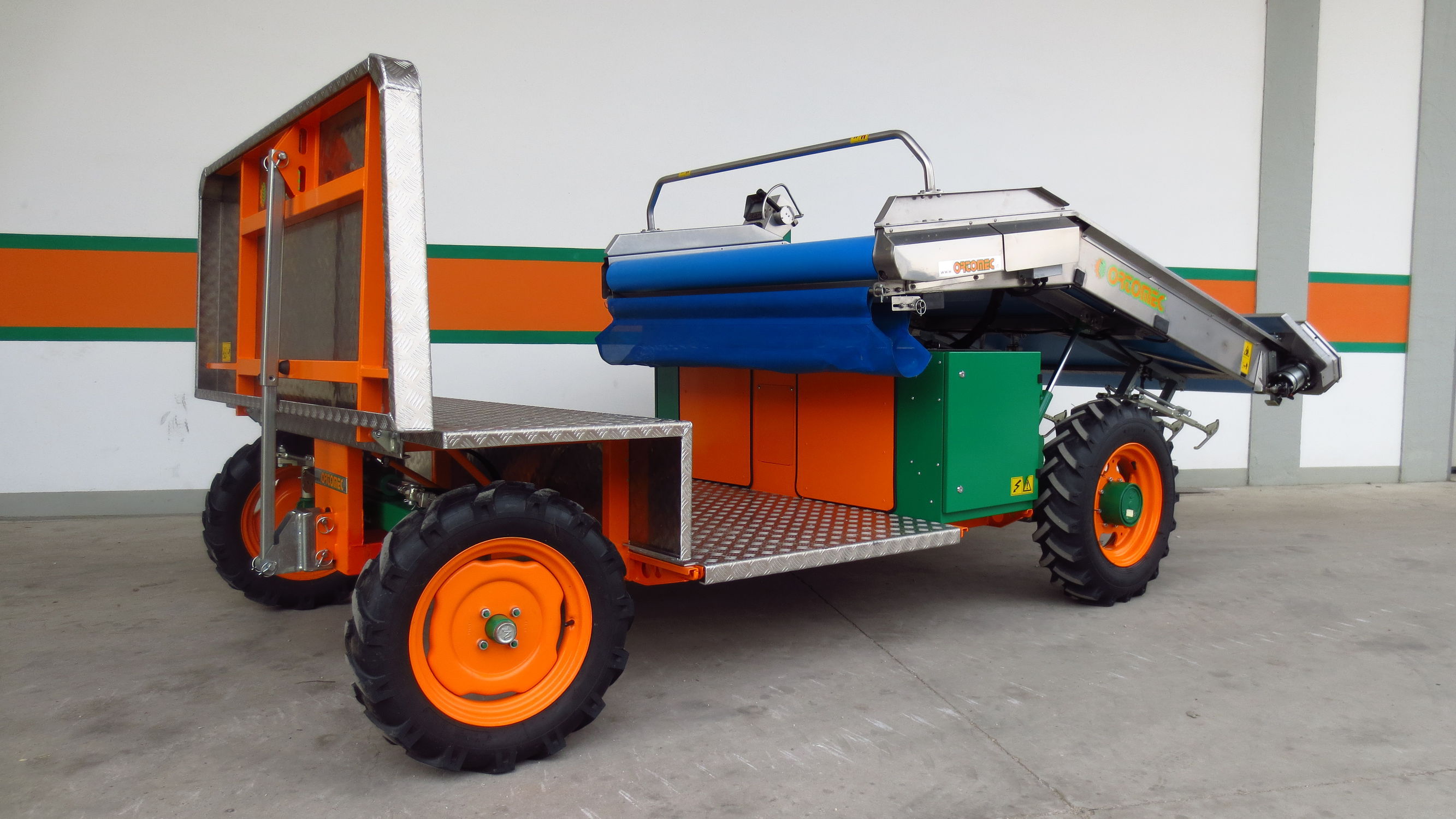 Vegetable harvester 8400 ELECTRO ORTOMEC srl selfpropelled