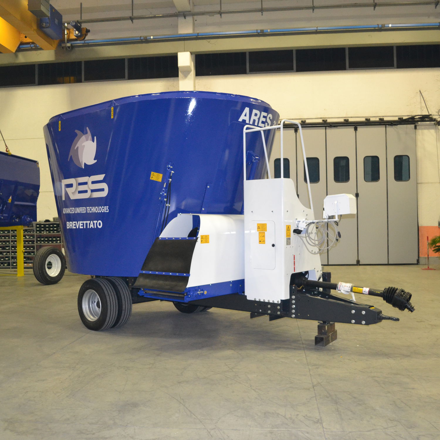 Vertical mixing wagon ARES I RBS UE srl towed / front discharge