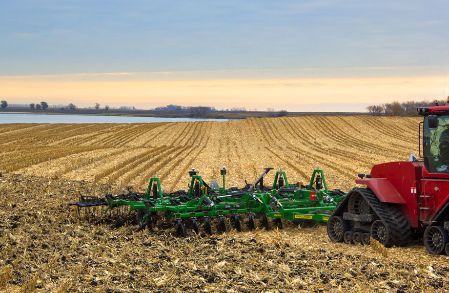 Trailed field cultivator DC series Summers Mfg. Co. chisel / with