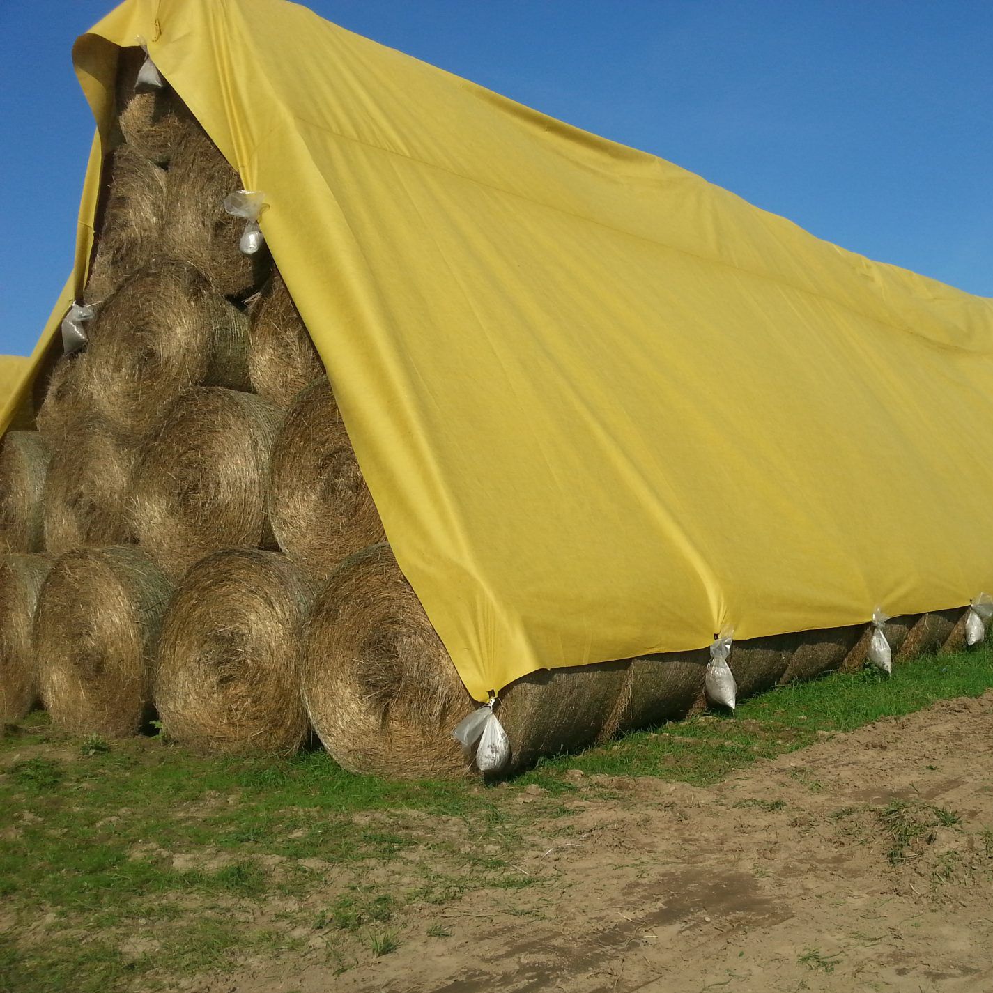 Straw bale protective cover SUBTEX® series VELITEX SAS for hay