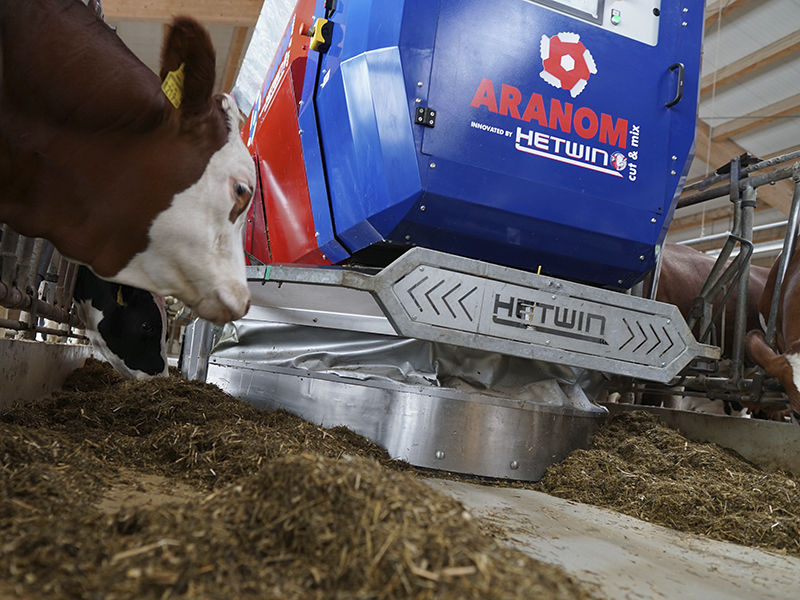Cattle feeding robot ARANOM HETWIN Automation Systems GmbH self