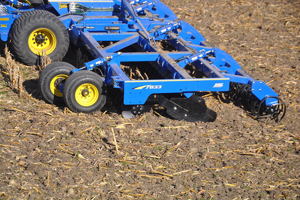 Trailed field cultivator - 7800 series - Landoll Corporation - with ...