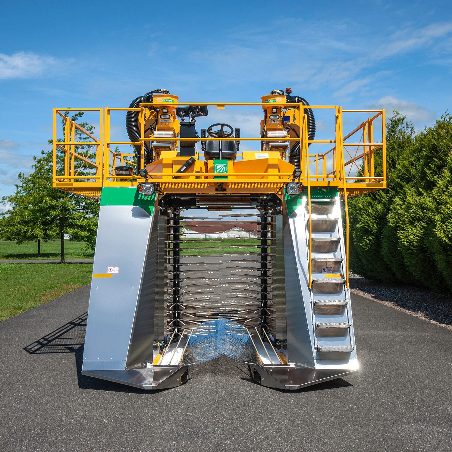 Raspberry harvester machine 7450 Oxbo International Corporation