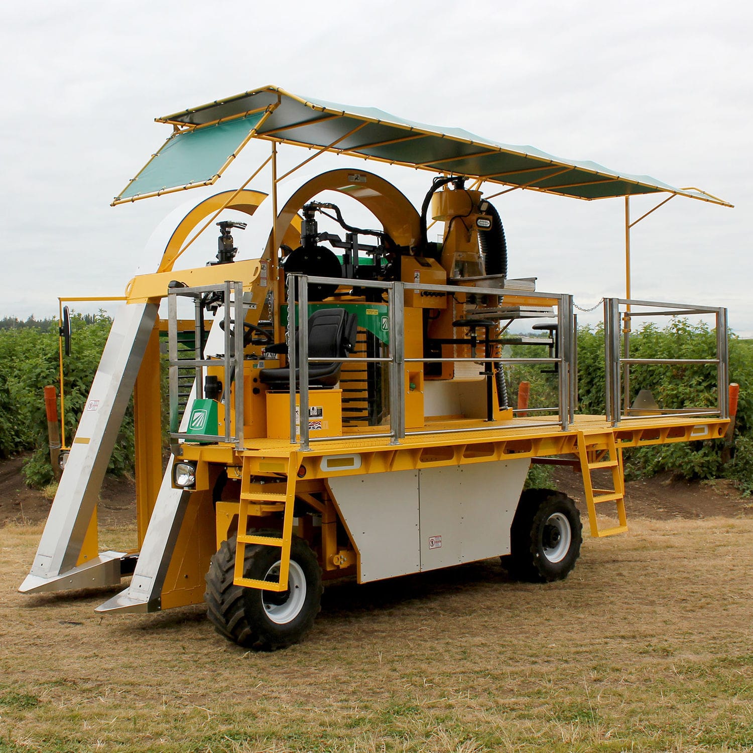 Raspberry Harvester Machine 9140 Oxbo International Corporation