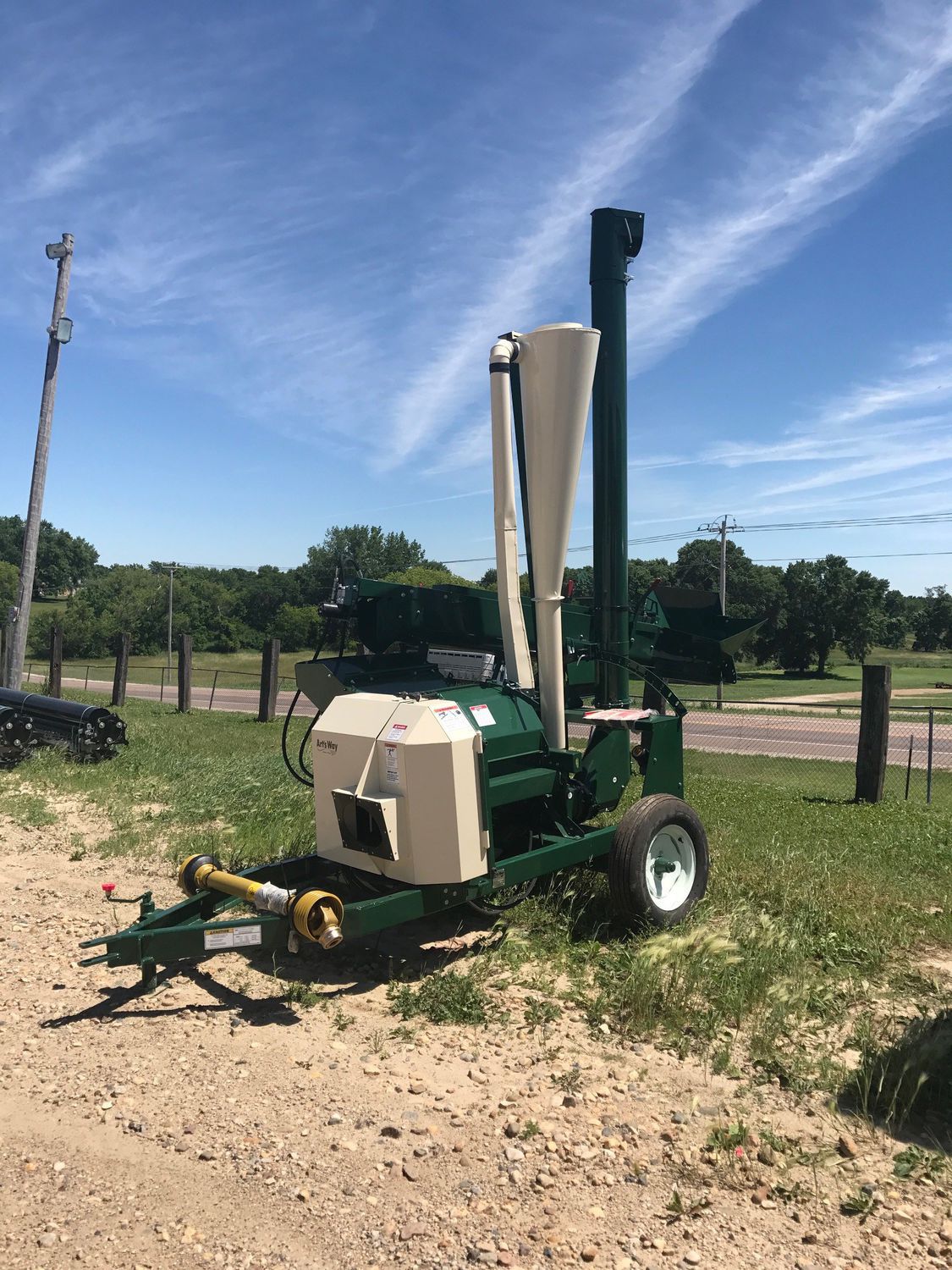 Towed mill PHM26 Art's Way corn / hammer