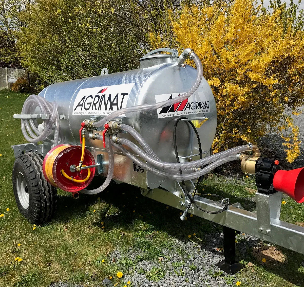 Single-axle water bowser - Agrimat - chassis-mounted