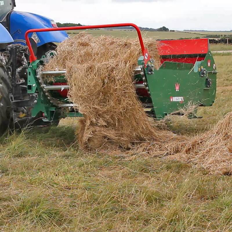 Mounted bale unroller BFR180 Wessex International feeding
