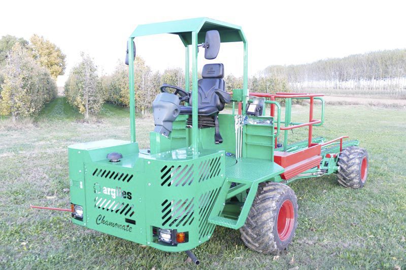 Selfpropelled bin carrier AFPP Argiles Maquinaria de Recolección