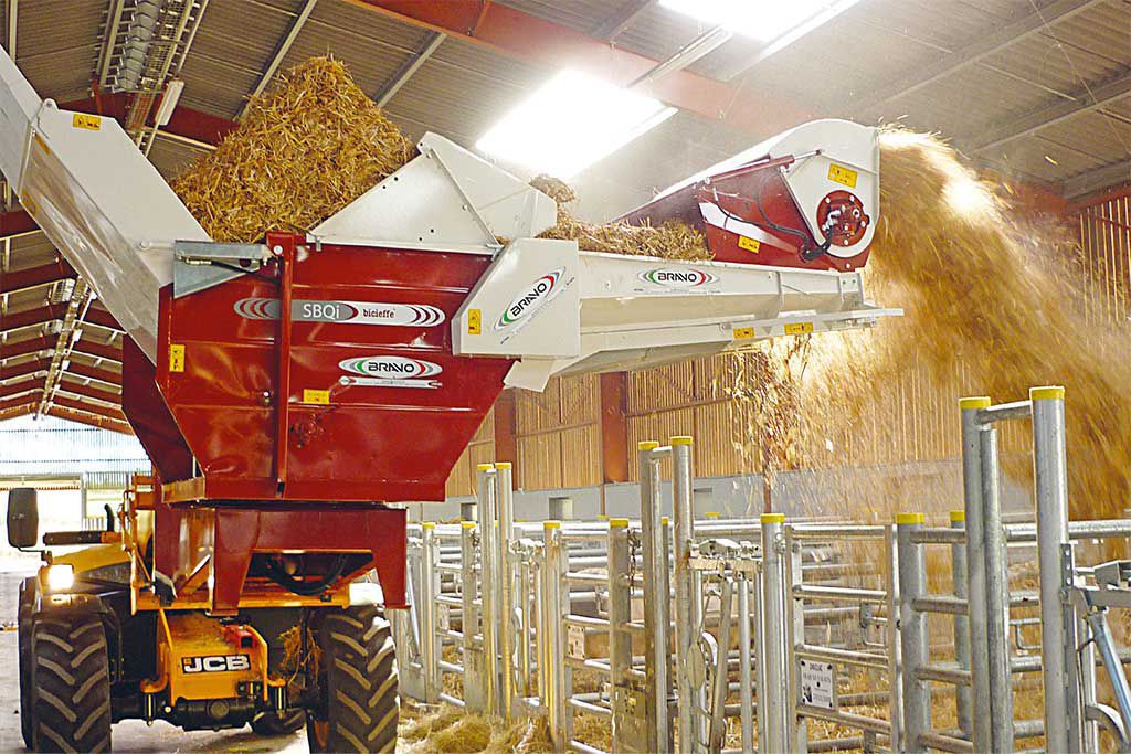 Trailed straw blower SBQi Bravo for round bales / for feed