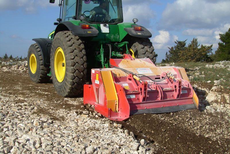 Stone crusher with hydraulic adjustment FPRDM Crushing Tech srl