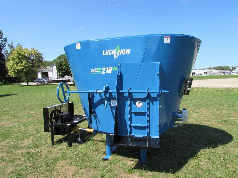 Vertical mixer LuckNow Products stationary / side discharge / front